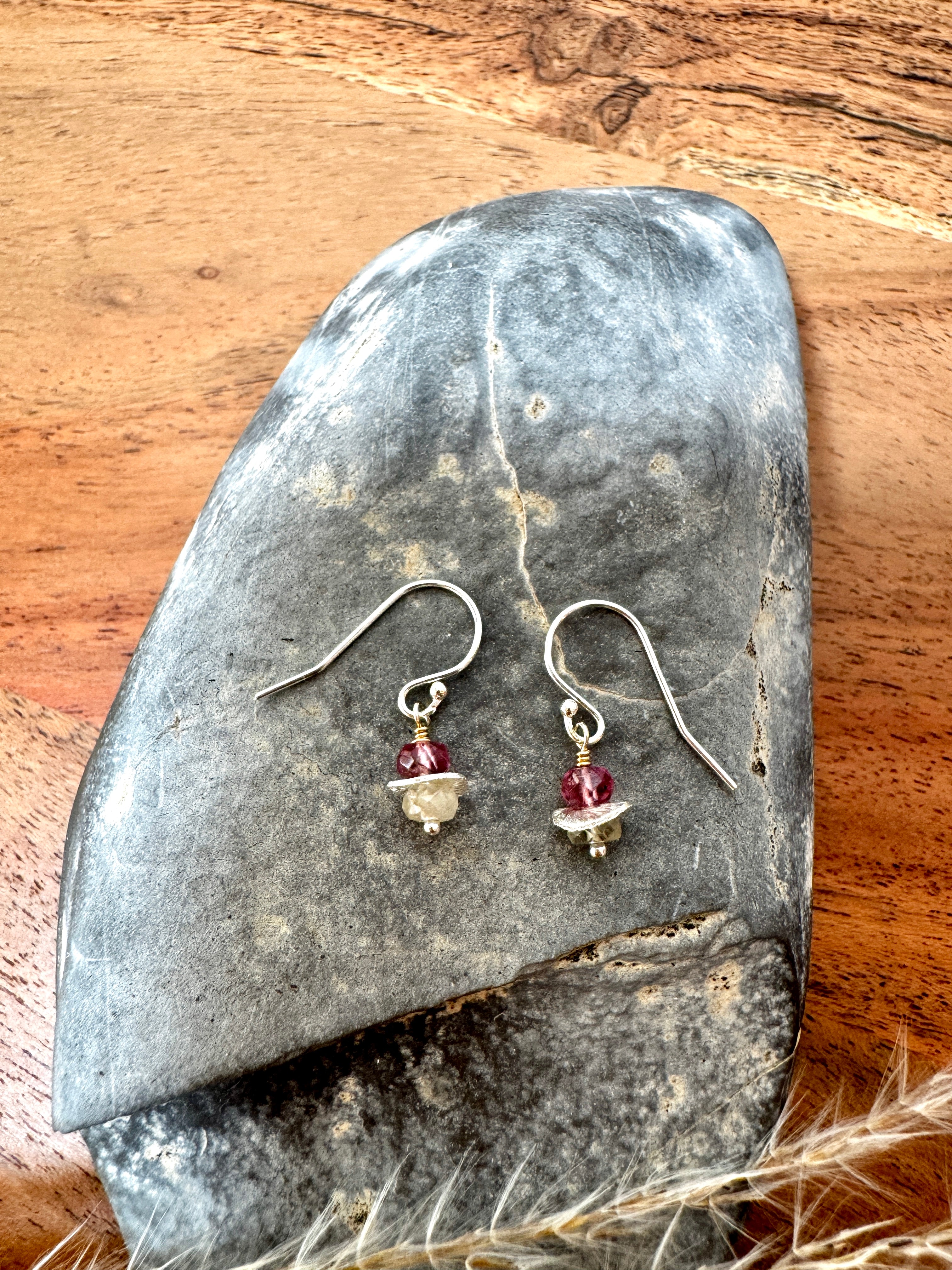 Boucles d'oreilles en Saphir vert et rose