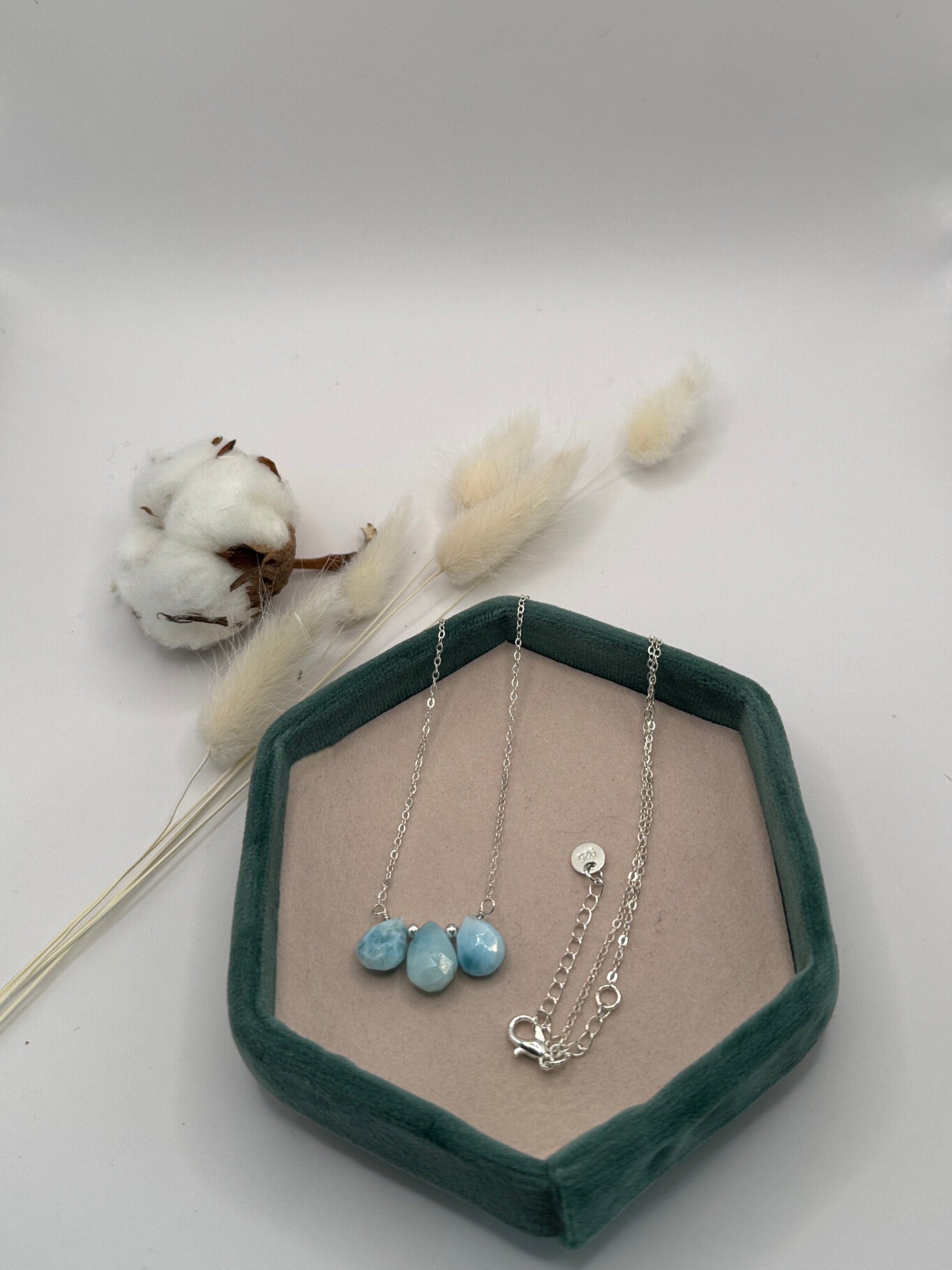 Collier 3 pierres en Larimar