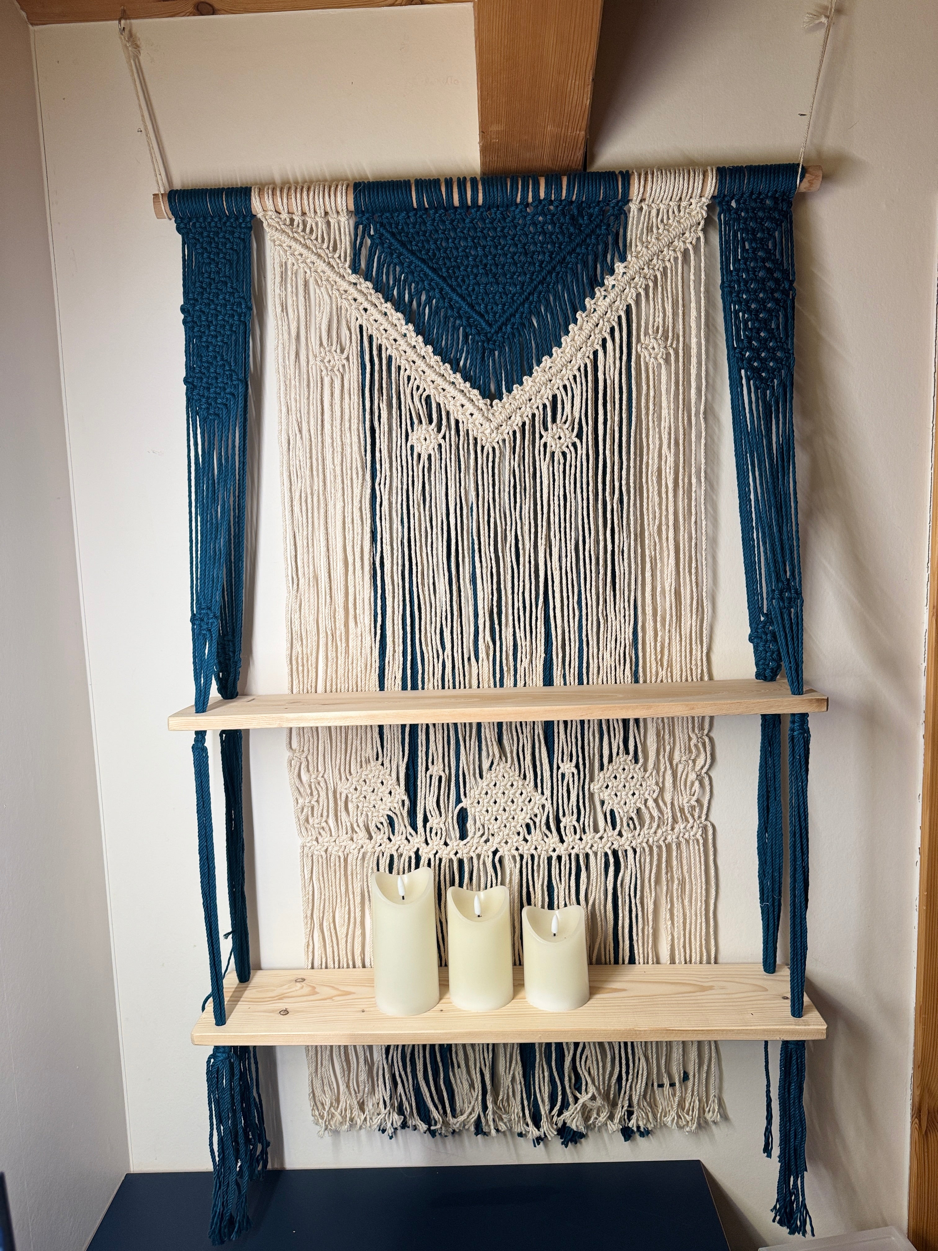 Etagère suspendue en macramé