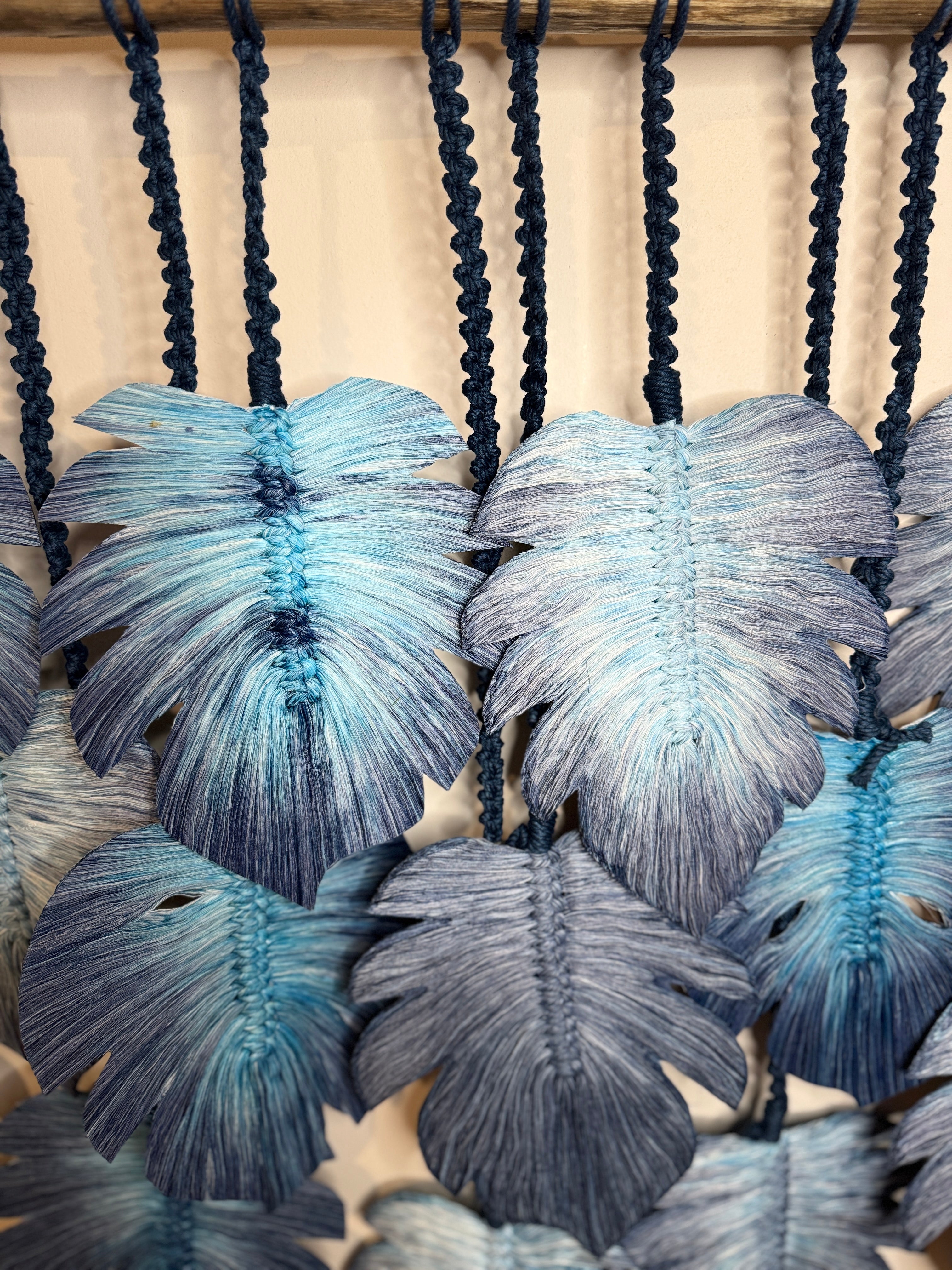 Suspension murale en macramé – Monstera