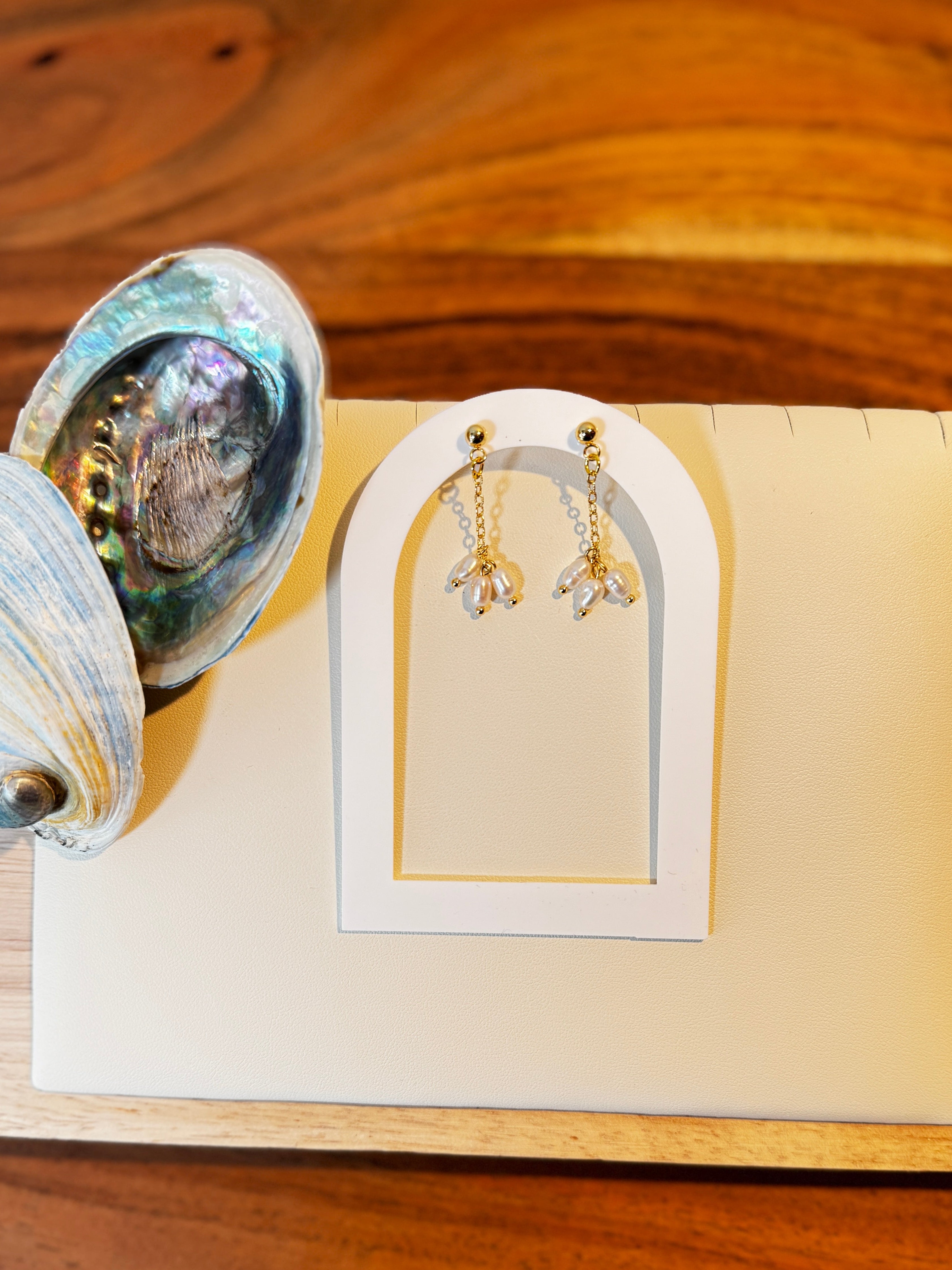 Boucles d'oreilles pendante en perles fines