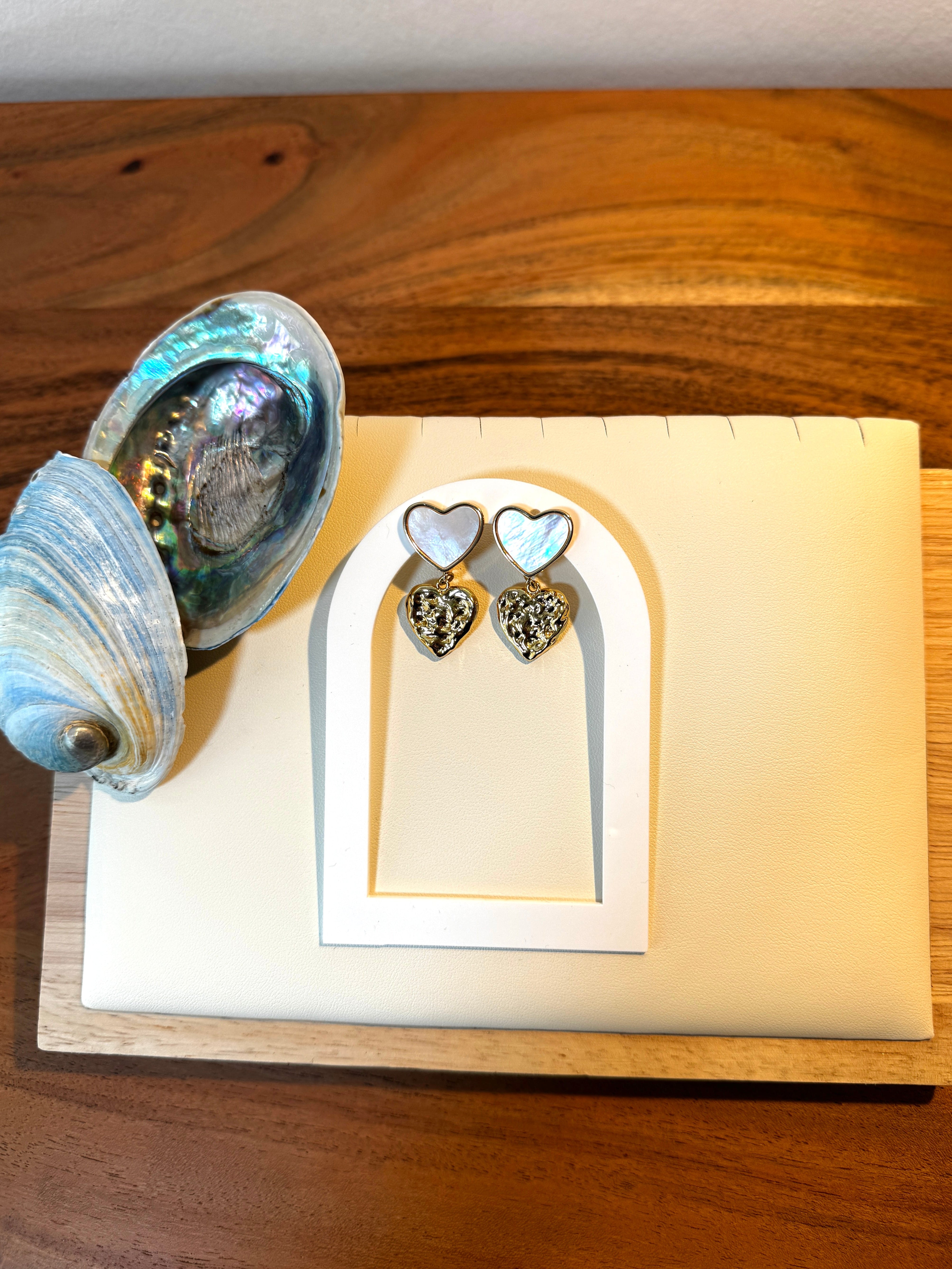 Boucles d'oreilles coeur en nacre
