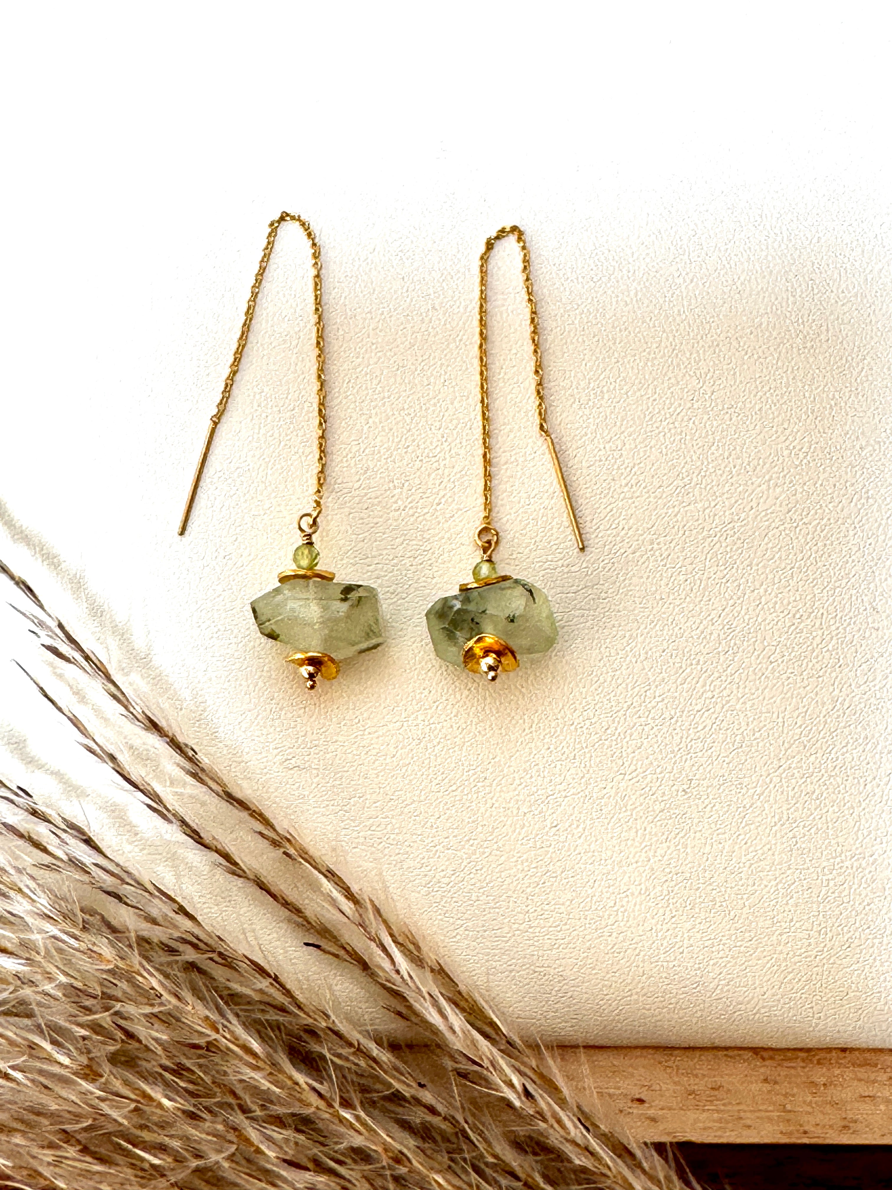 Boucles d'oreilles en préhnite avec péridot