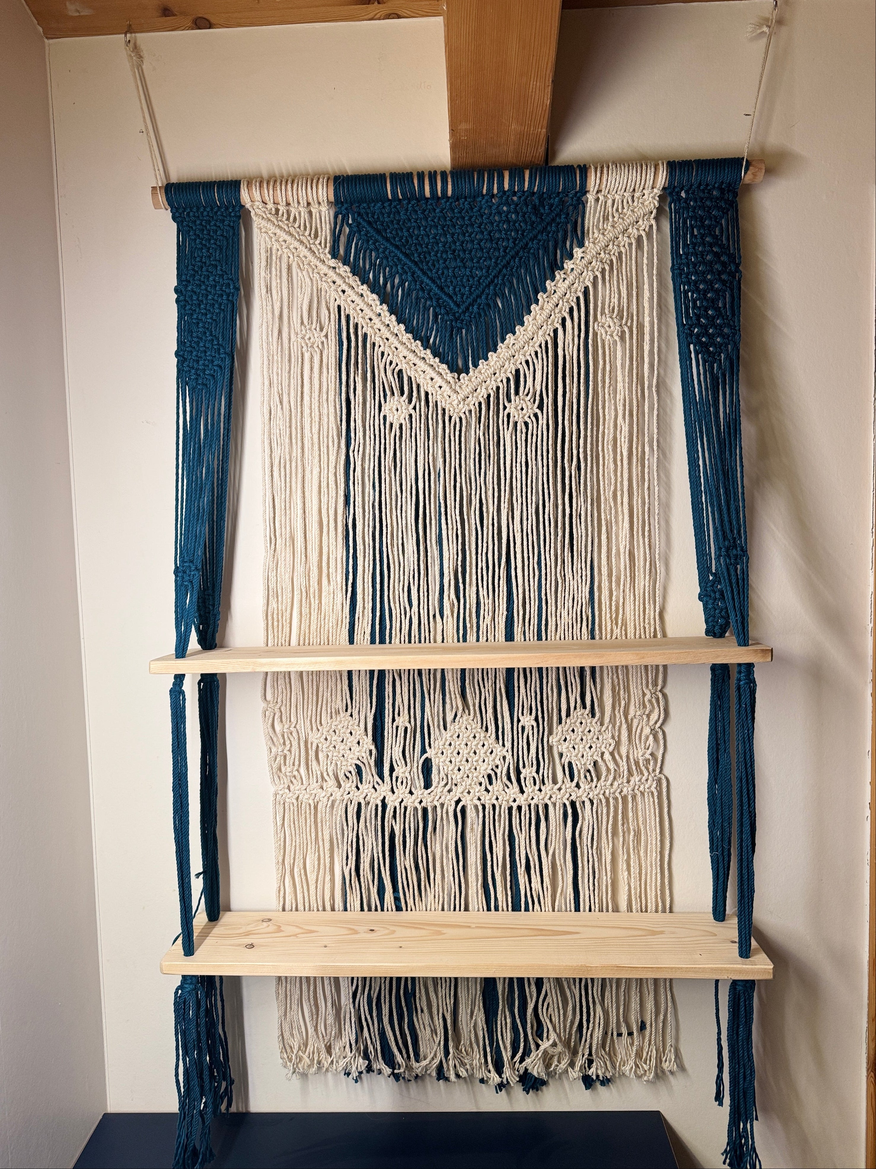 Etagère suspendue en macramé