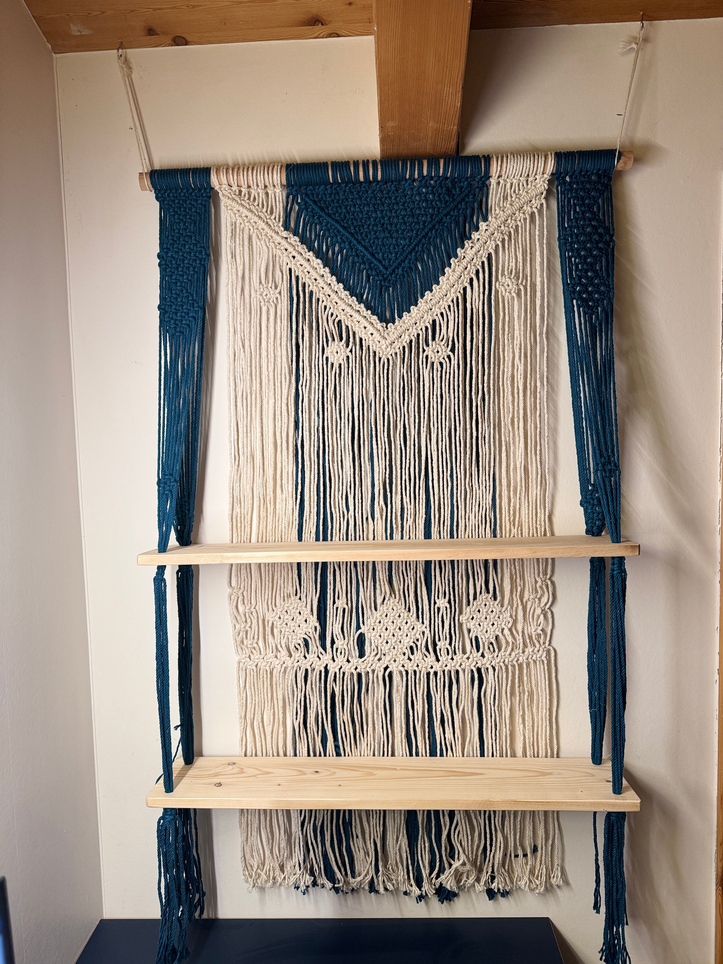 Etagère suspendue en macramé