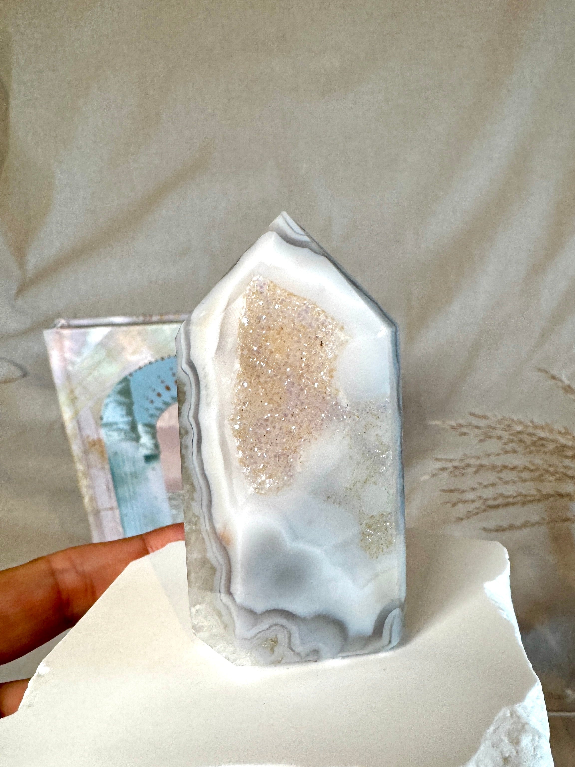 Tour d’Agate Blanche Lunaire Druzy