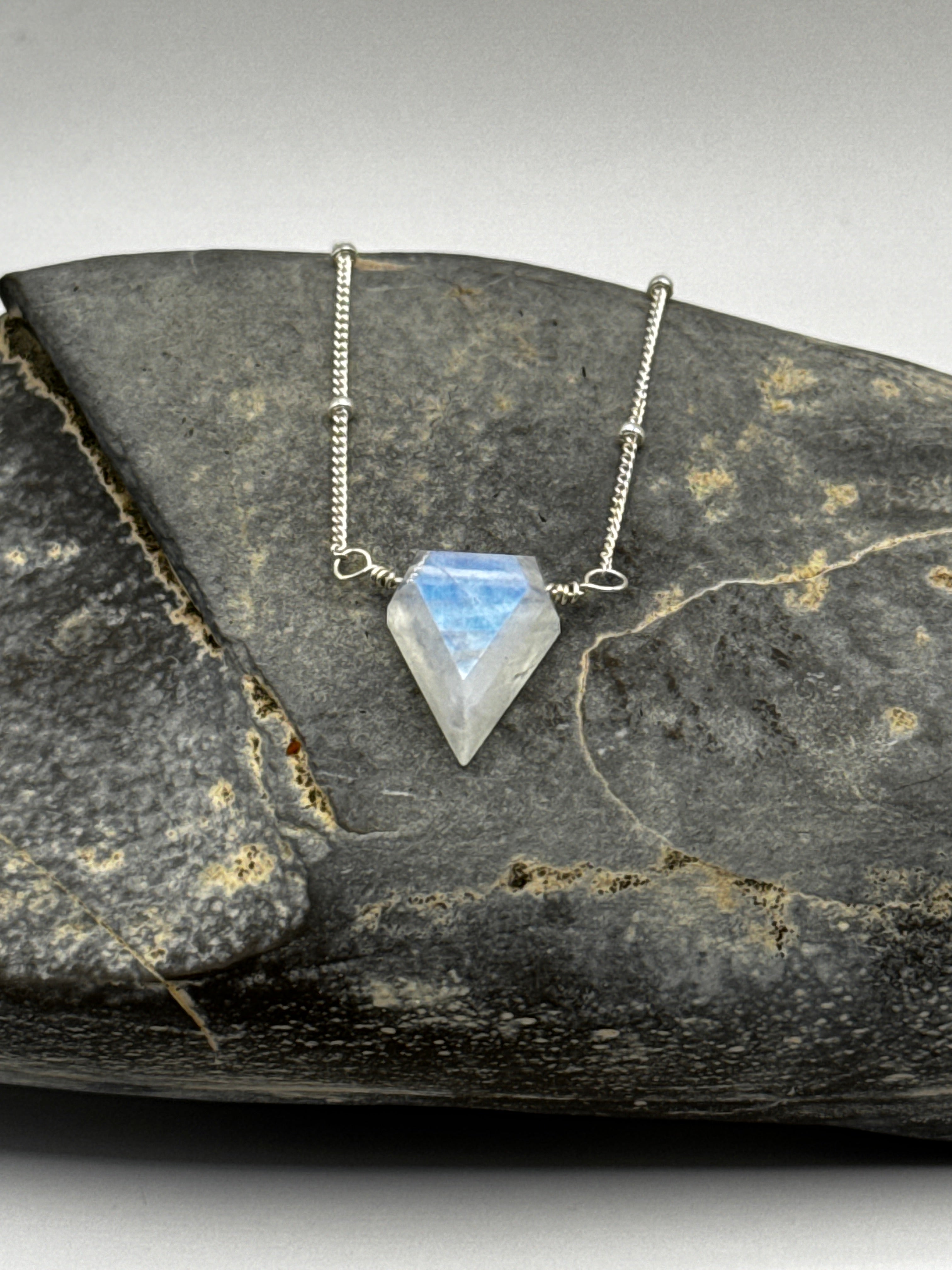 Collier Pierre de Lune diamantée